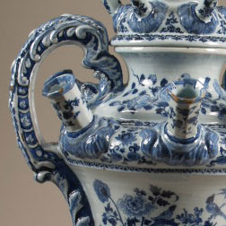 Blue and white flower vase with cover